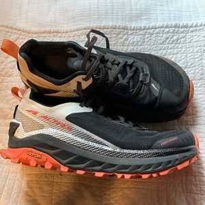 Altra Olympus 4